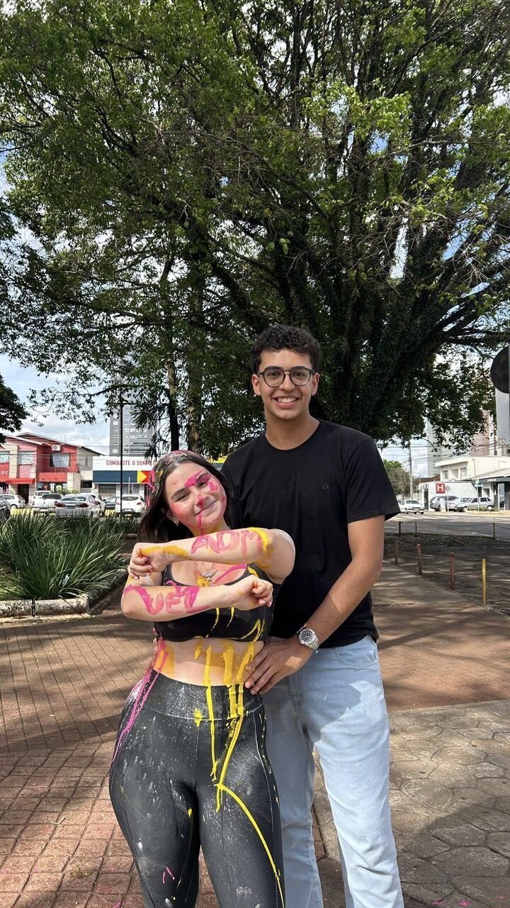 Comemorando suas conquistas juntos
